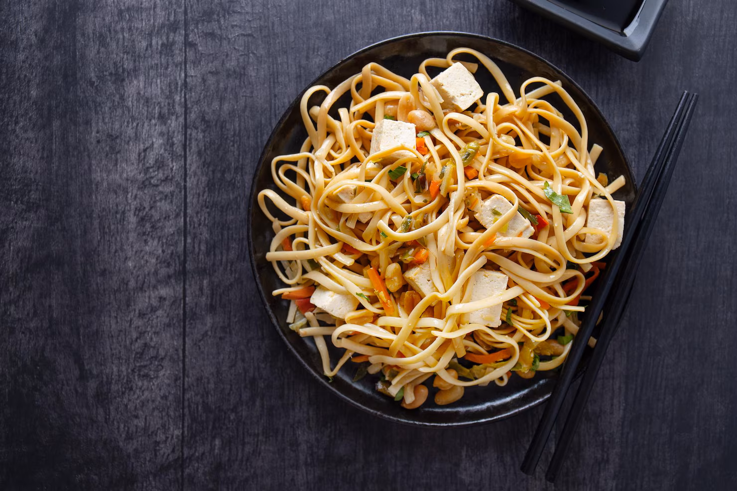 VEG HAKKA NOODLES

